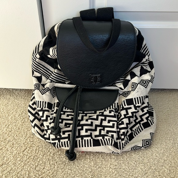 Greece brand El. Leather backpack great condition , almost new - Picture 2 of 9